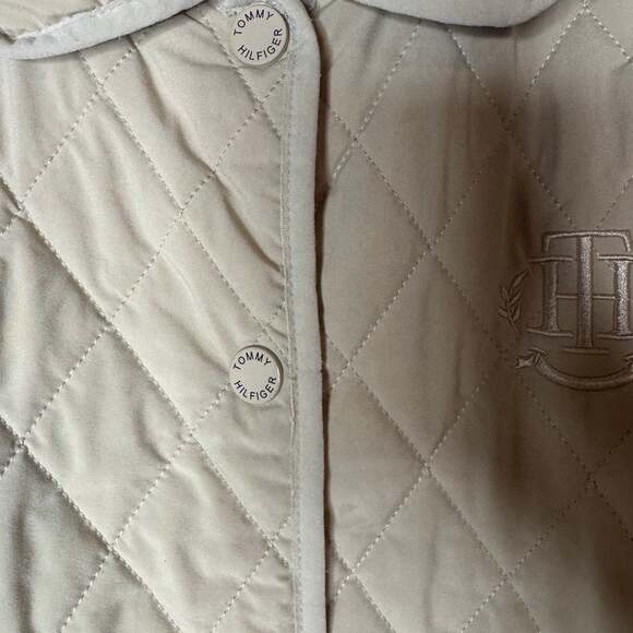 Tommy Hilfiger Women's Beige Diamond Quilted Button-Down Barn Jacket with Crest - Picture 3 of 8